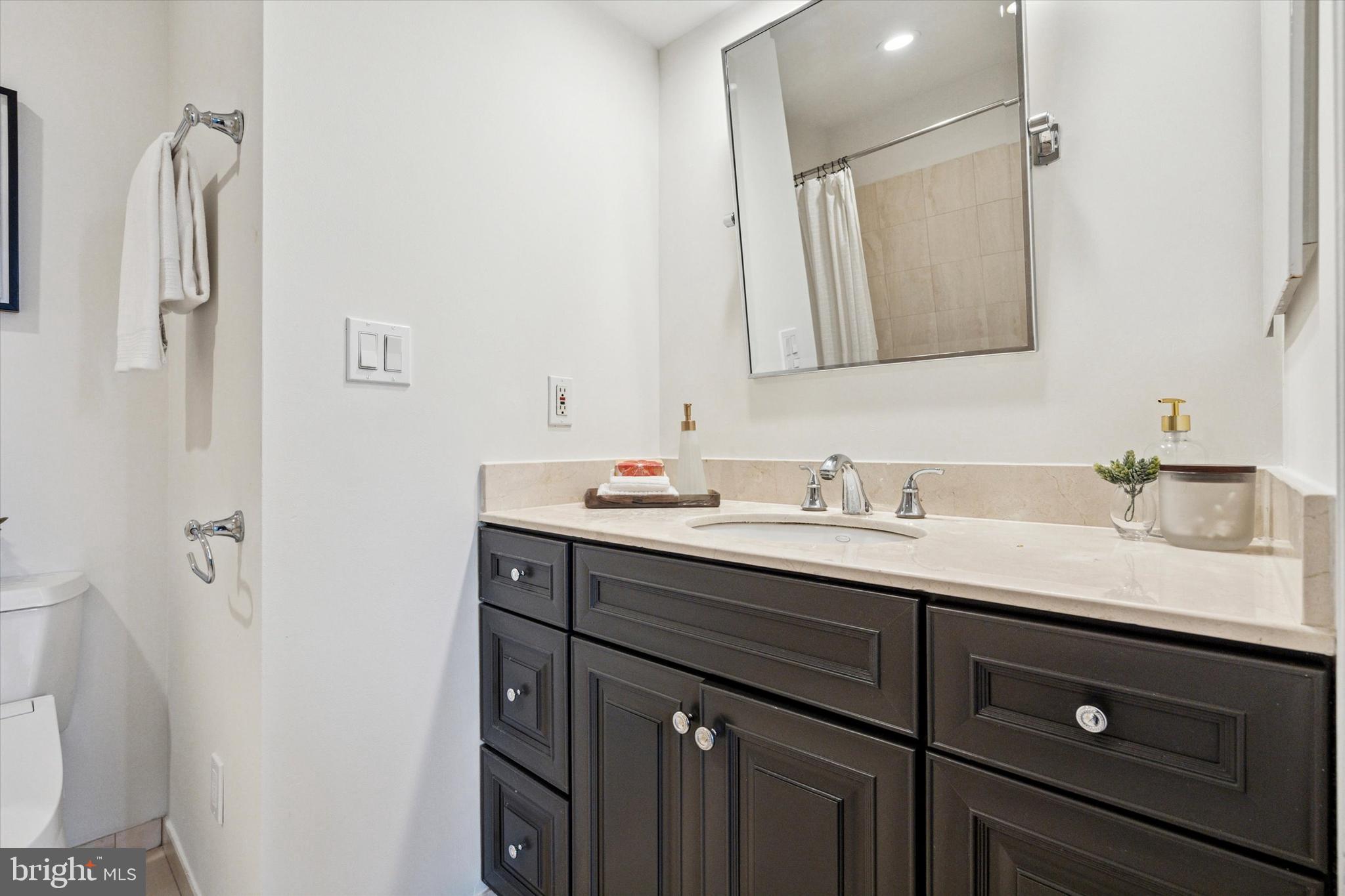 2138 LOMBARD STREET 42 3A