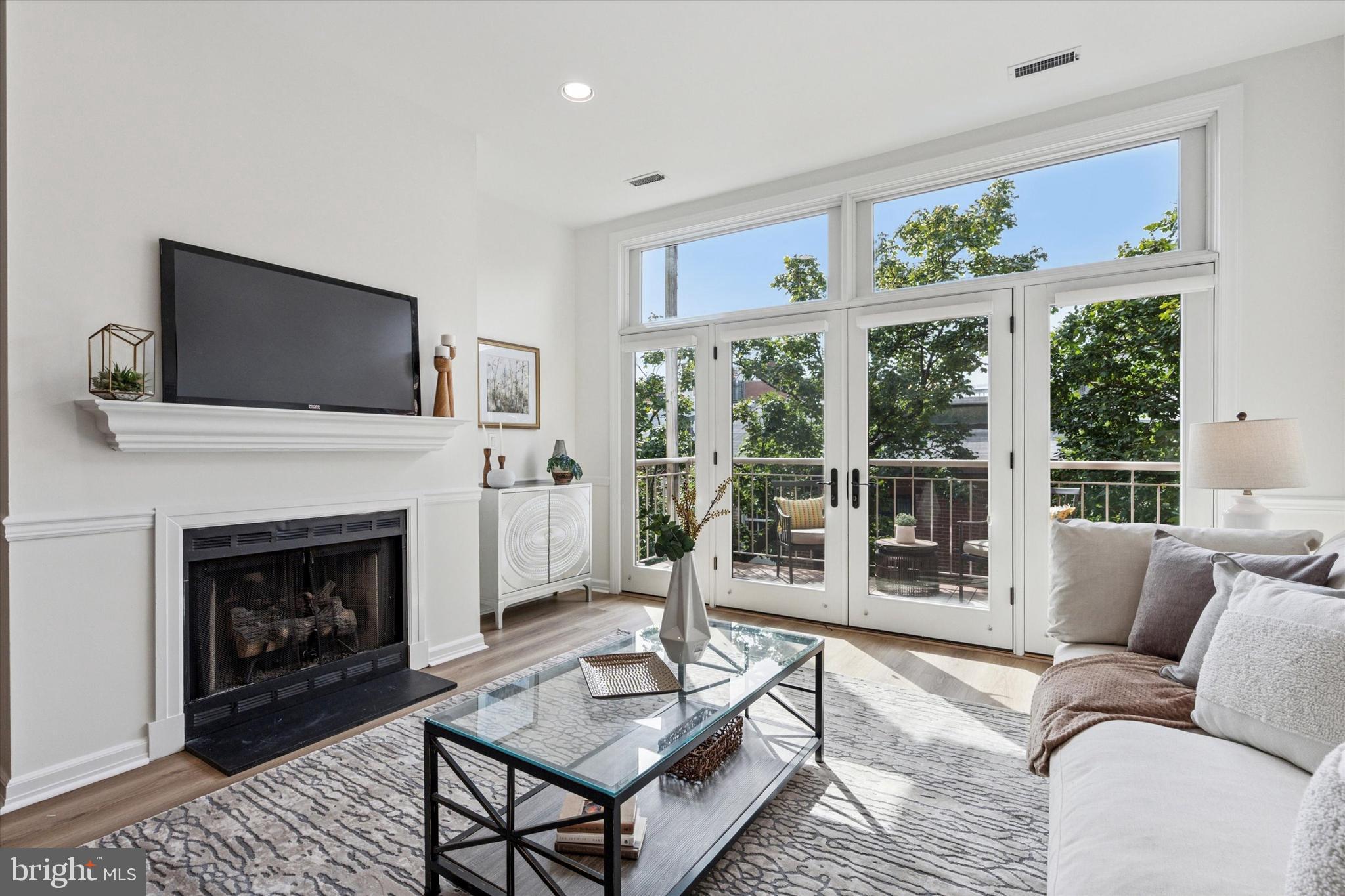 2138 LOMBARD STREET 42 3A