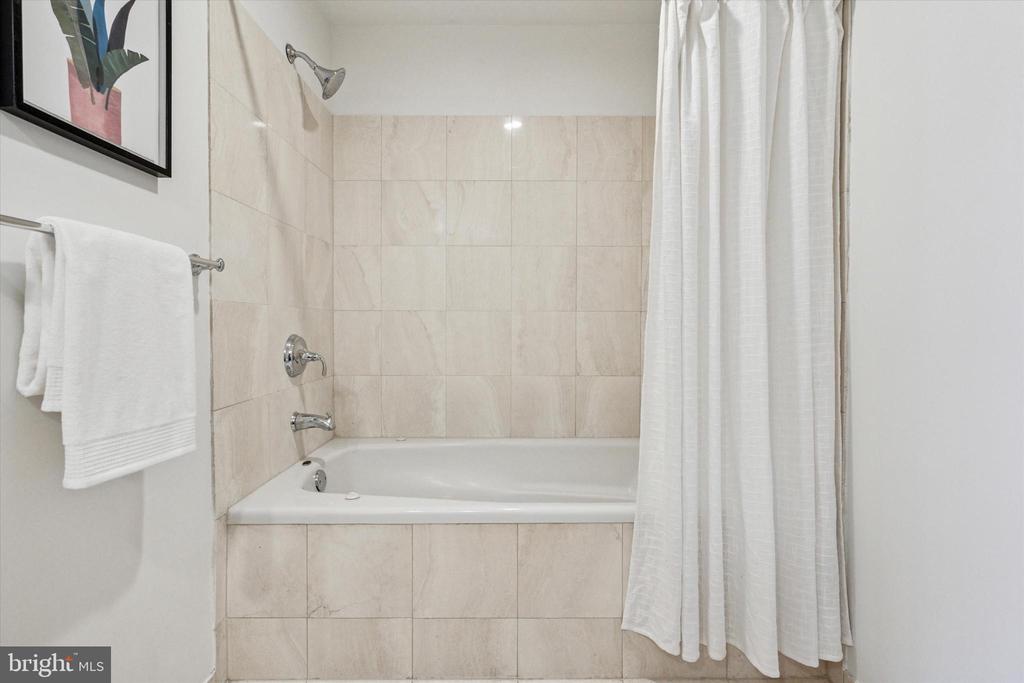 2138 LOMBARD STREET 42 3A