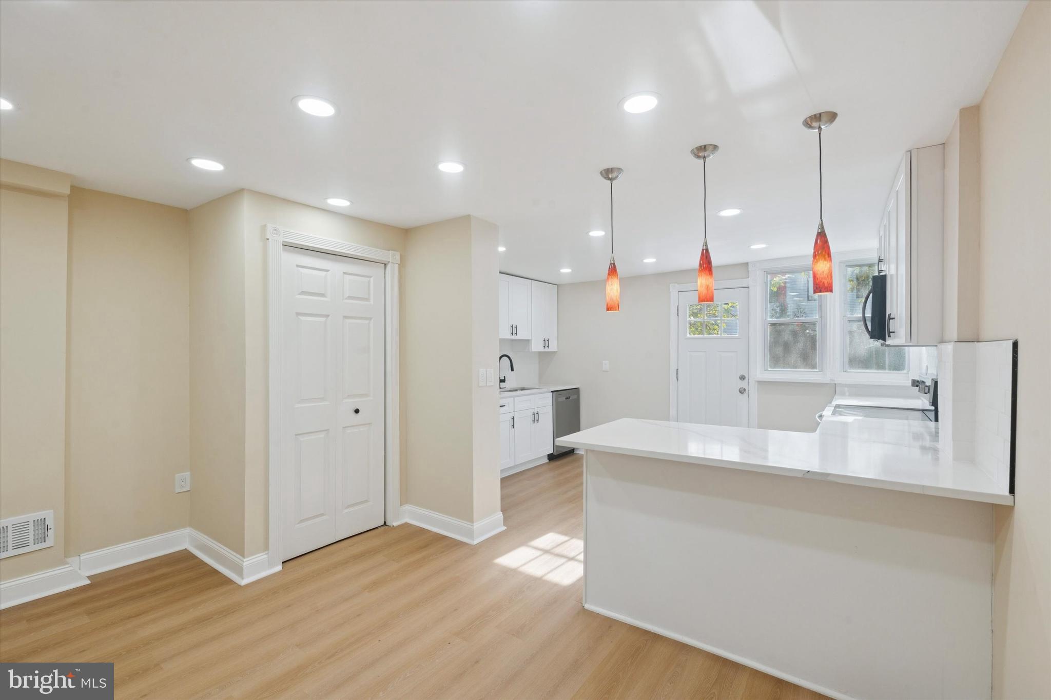 428 E THOMPSON STREET