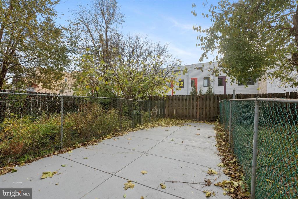 428 E THOMPSON STREET