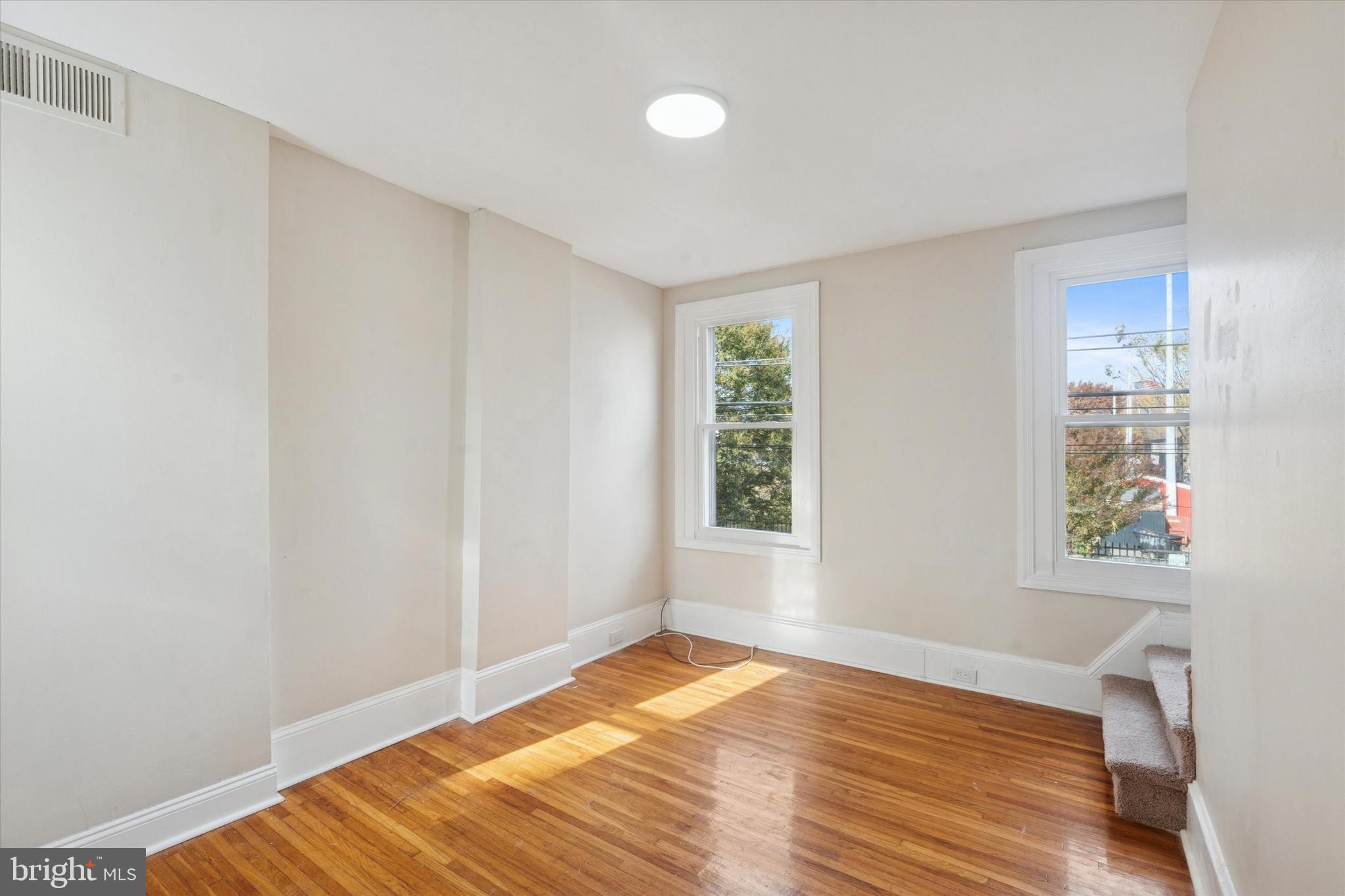 428 E THOMPSON STREET