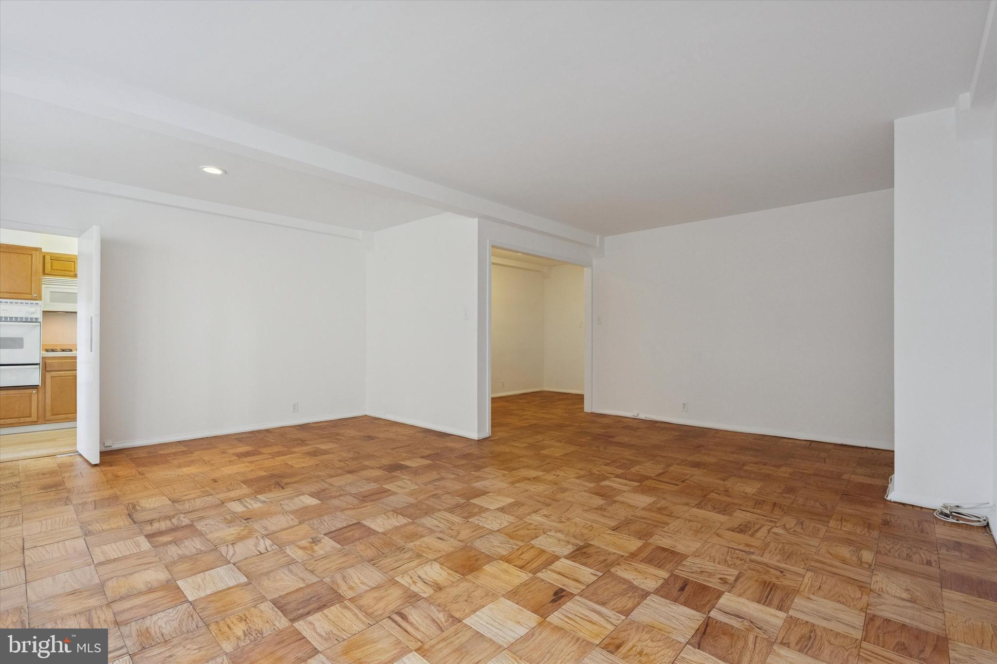 220 W RITTENHOUSE SQUARE 6F