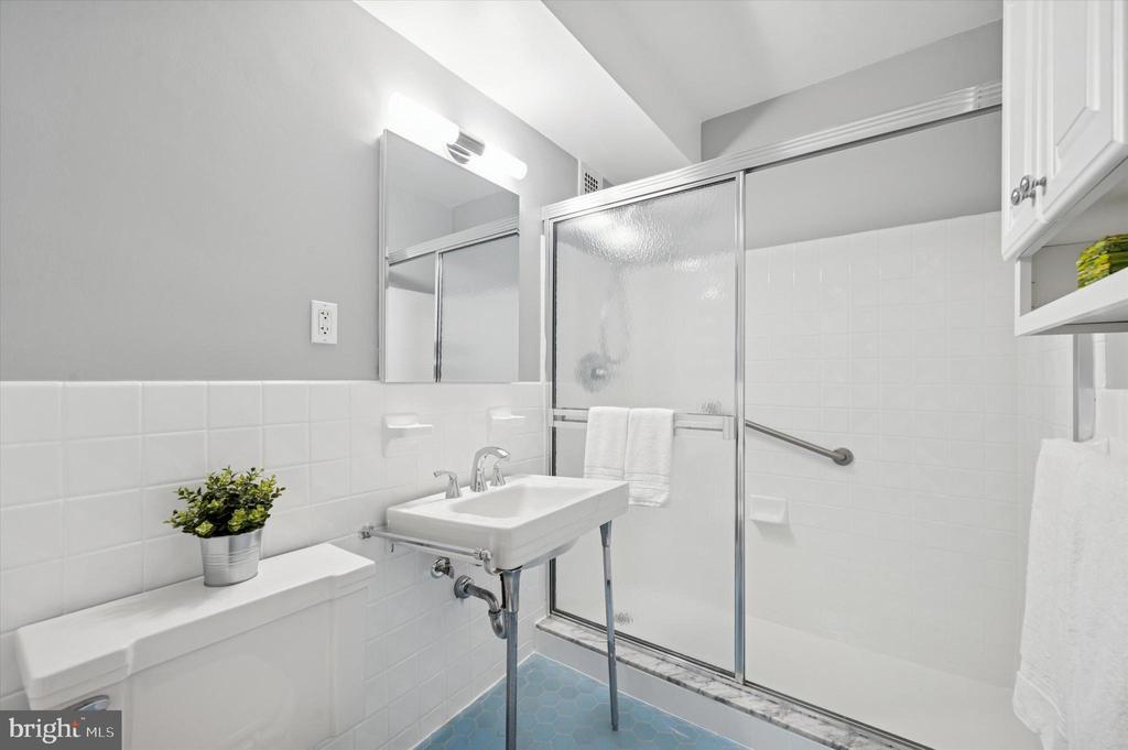 220 W RITTENHOUSE SQUARE 6F