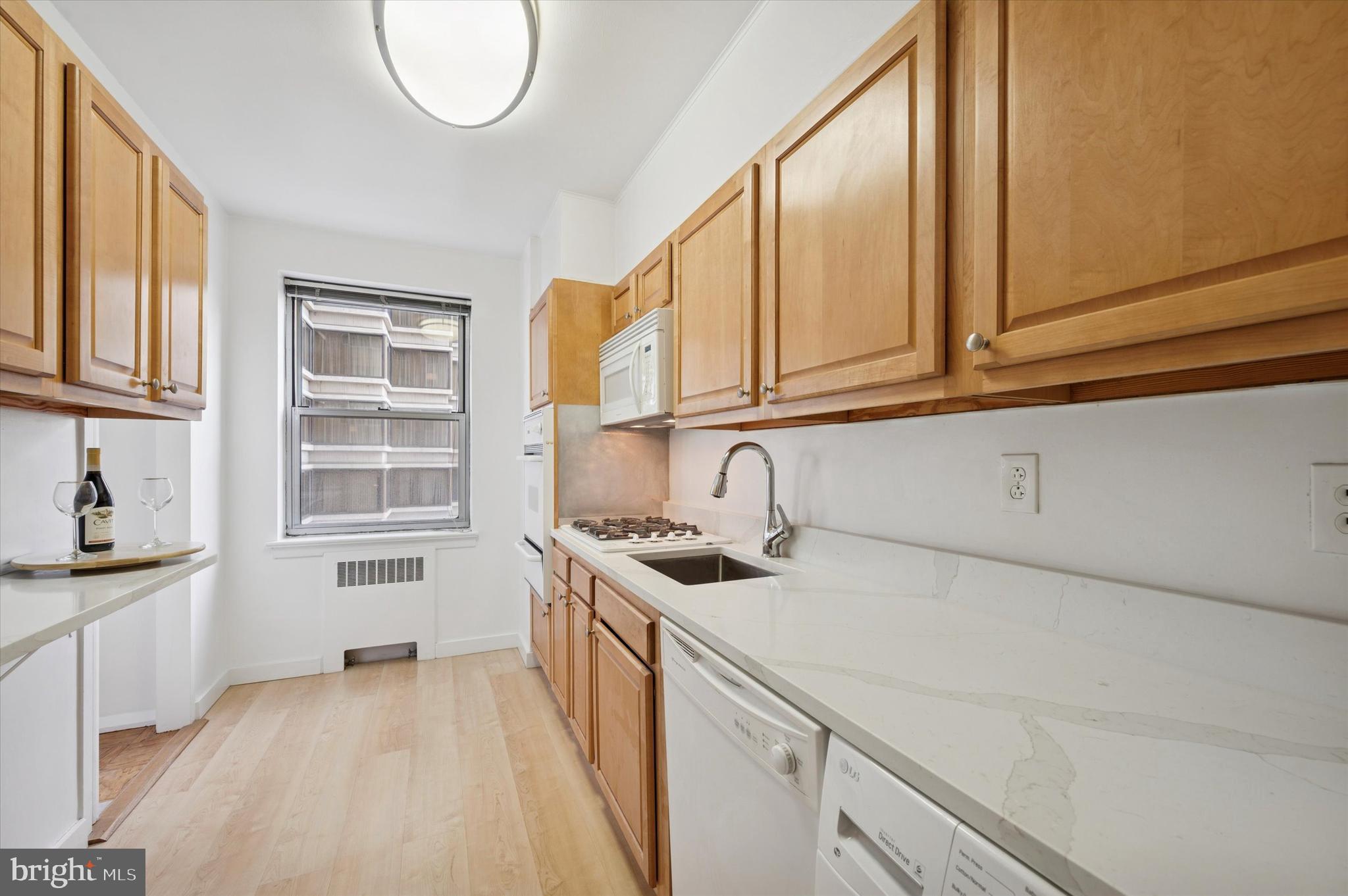 220 W RITTENHOUSE SQUARE 6F