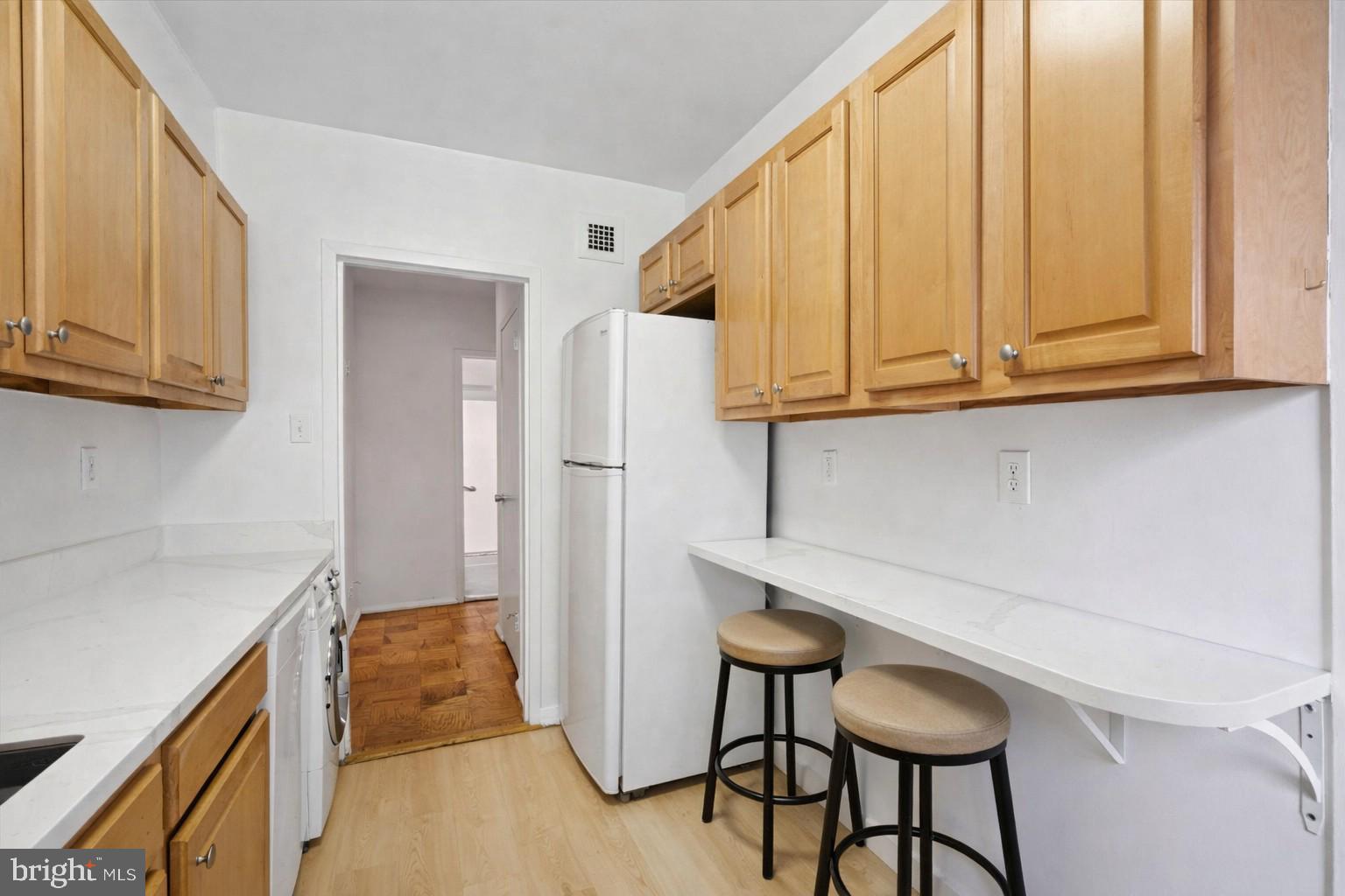 220 W RITTENHOUSE SQUARE 6F