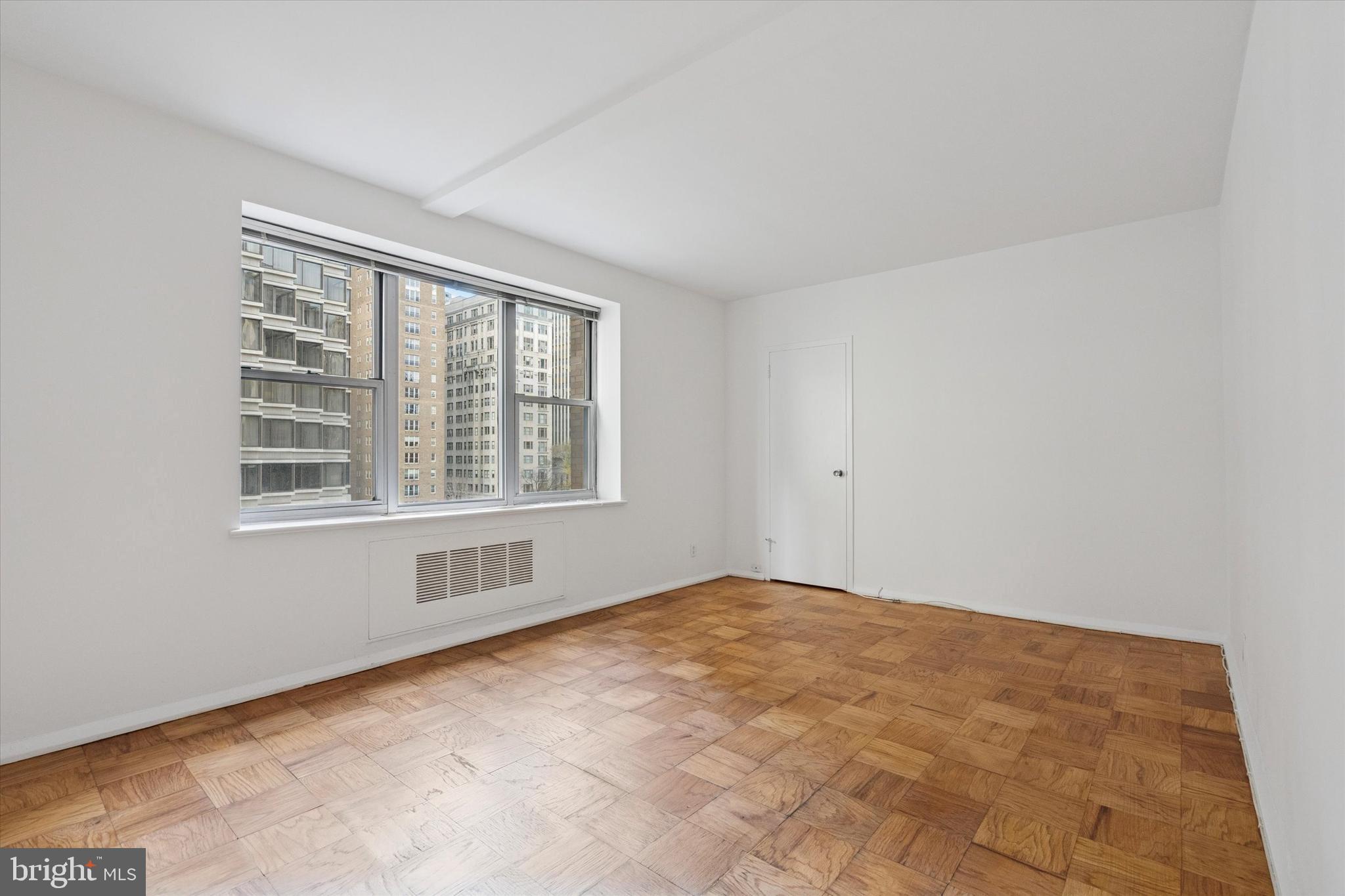 220 W RITTENHOUSE SQUARE 6F