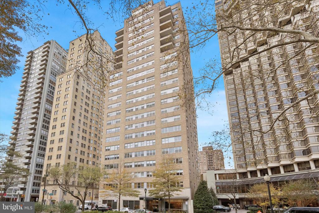 220 W RITTENHOUSE SQUARE 6F