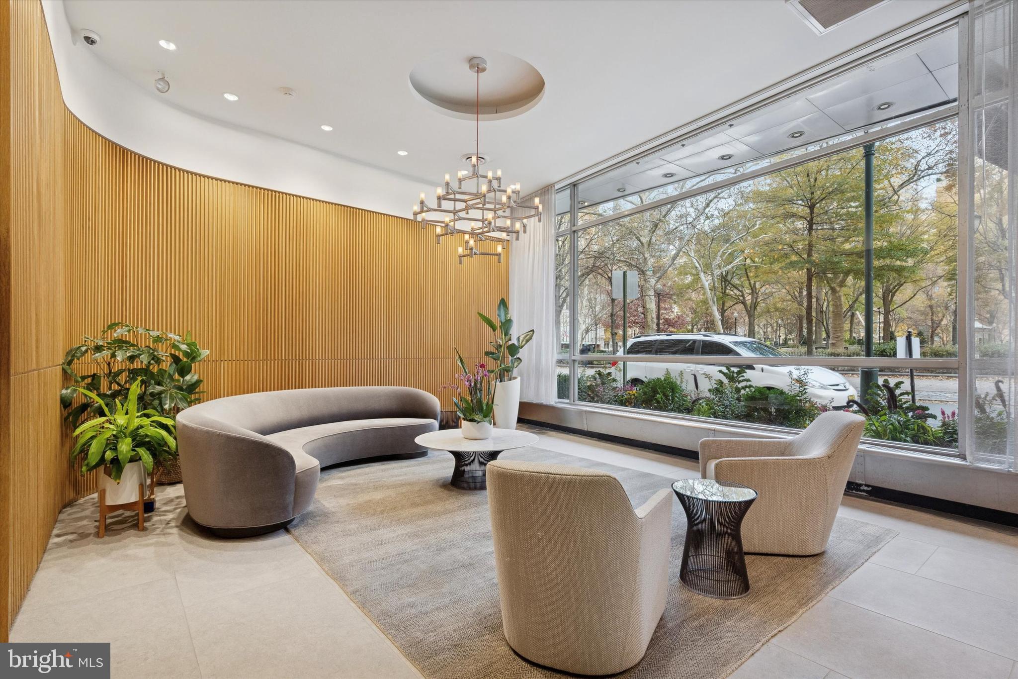 220 W RITTENHOUSE SQUARE 6F