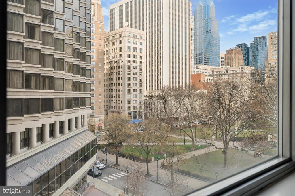 220 W RITTENHOUSE SQUARE 6F