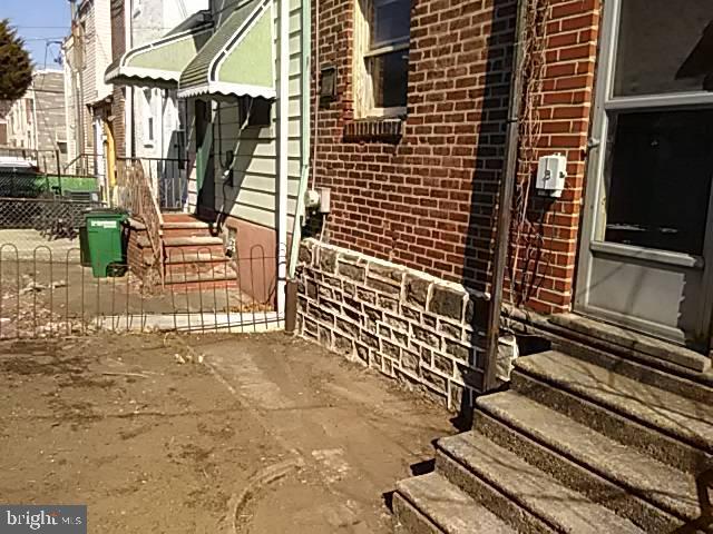 2910 S SMEDLEY STREET