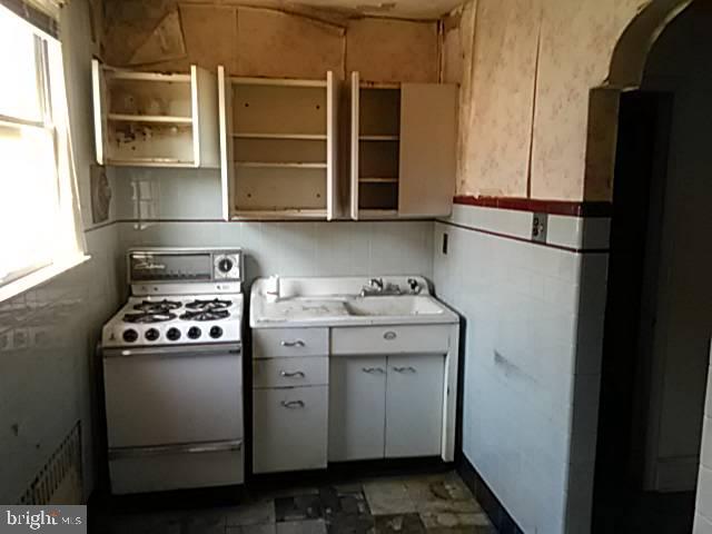 2910 S SMEDLEY STREET