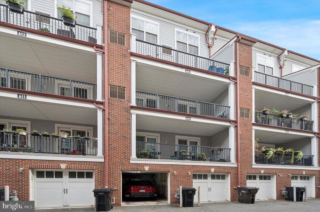 610 CAPTAINS WAY