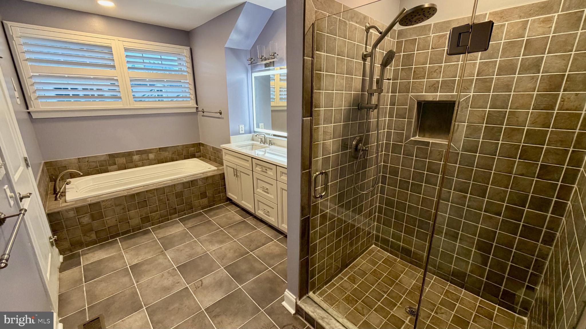 866 INDEPENDENCE COURT