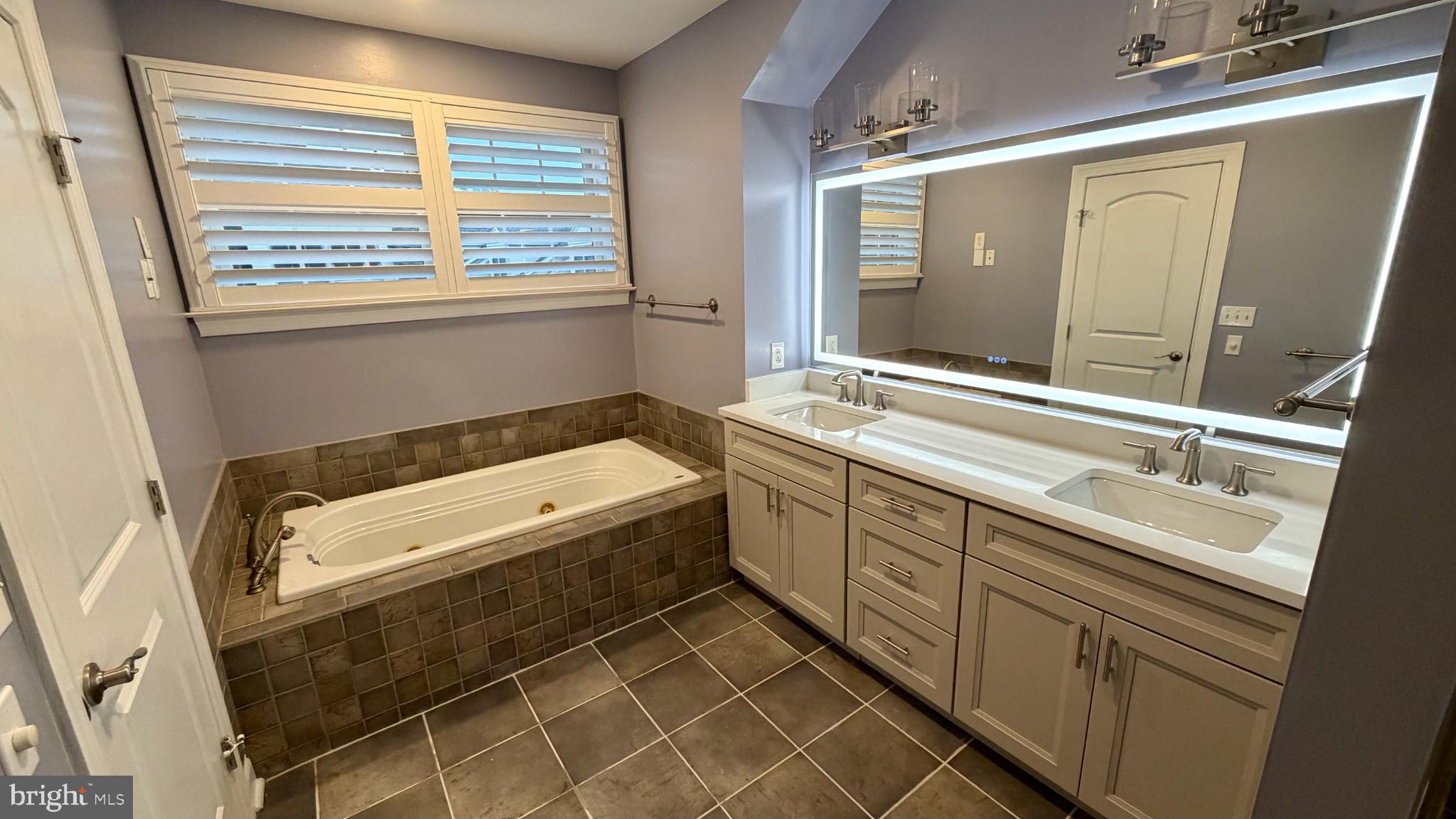 866 INDEPENDENCE COURT