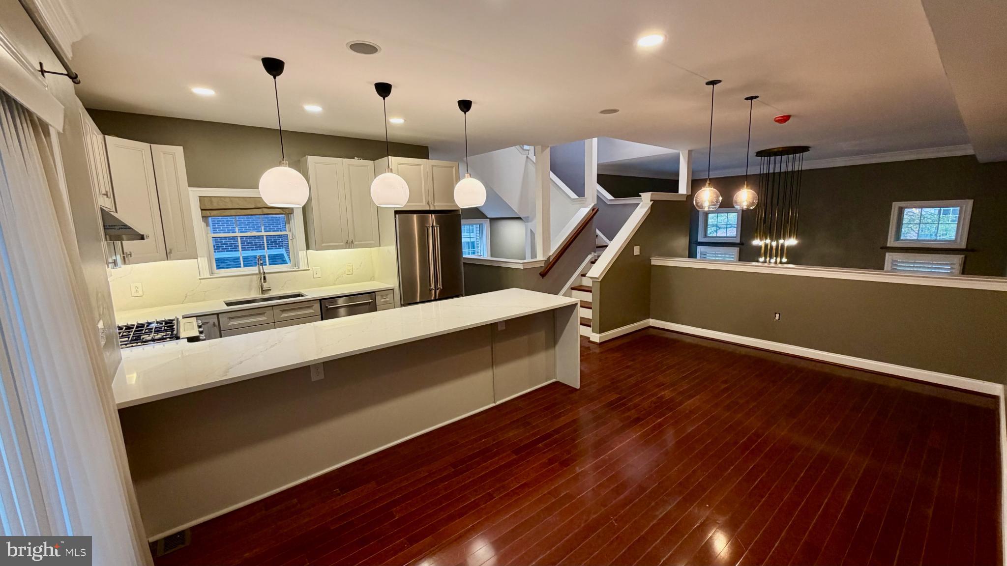 866 INDEPENDENCE COURT