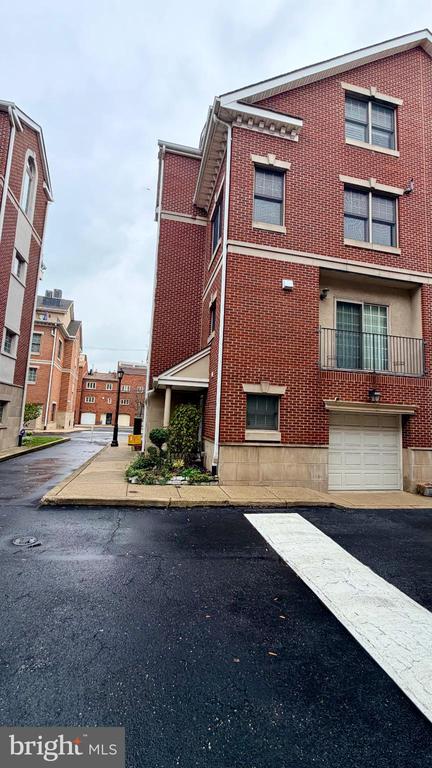 866 INDEPENDENCE COURT