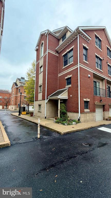 866 INDEPENDENCE COURT