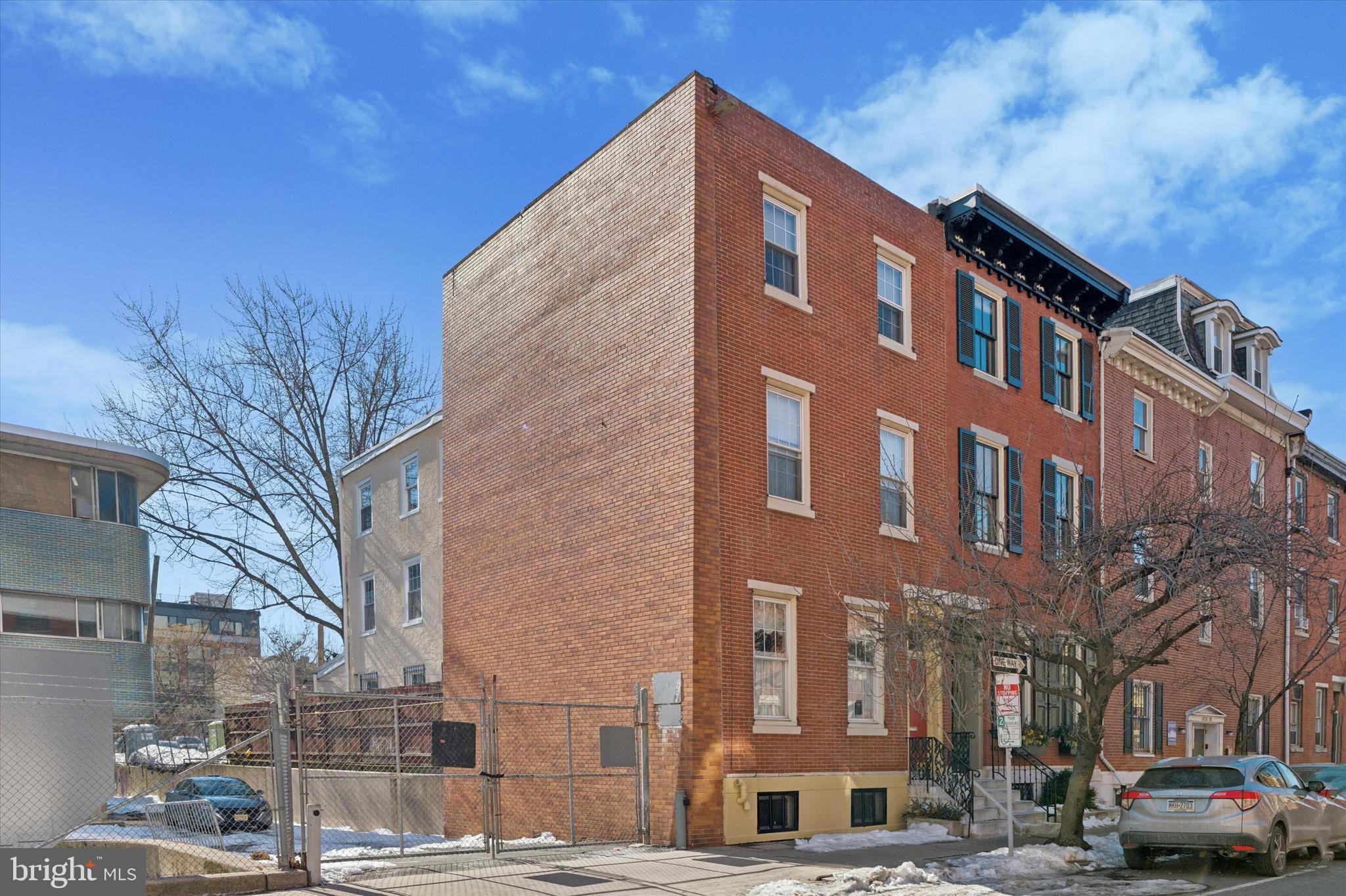 1422 LOMBARD STREET