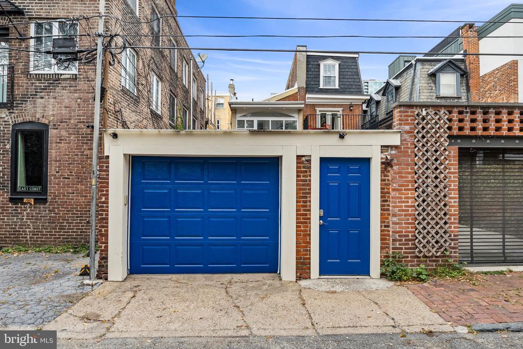 2222 LOCUST STREET