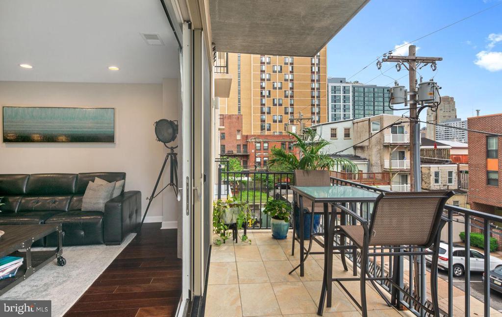 1910 SPRING GARDEN STREET Unit: 2