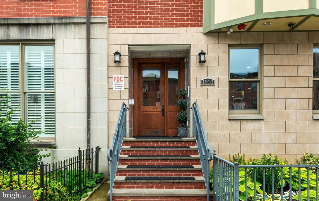 1910 SPRING GARDEN STREET Unit: 2