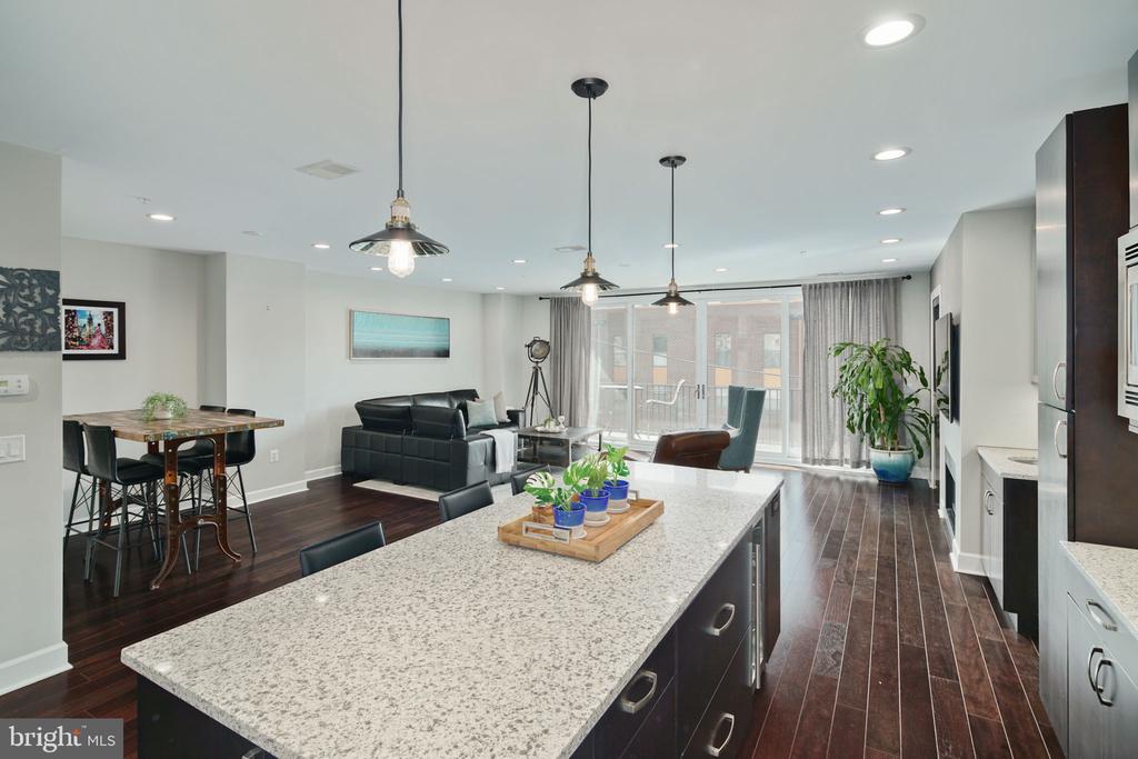 1910 SPRING GARDEN STREET Unit: 2