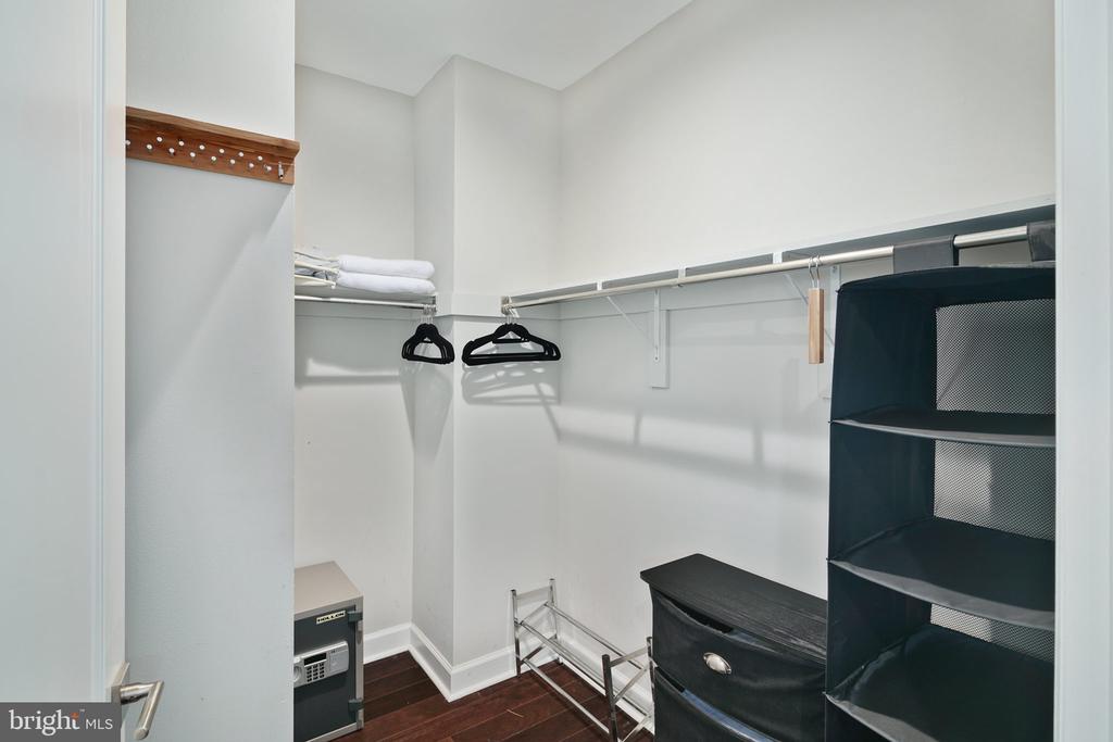 1910 SPRING GARDEN STREET Unit: 2