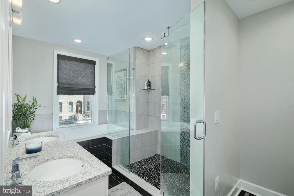 1910 SPRING GARDEN STREET Unit: 2