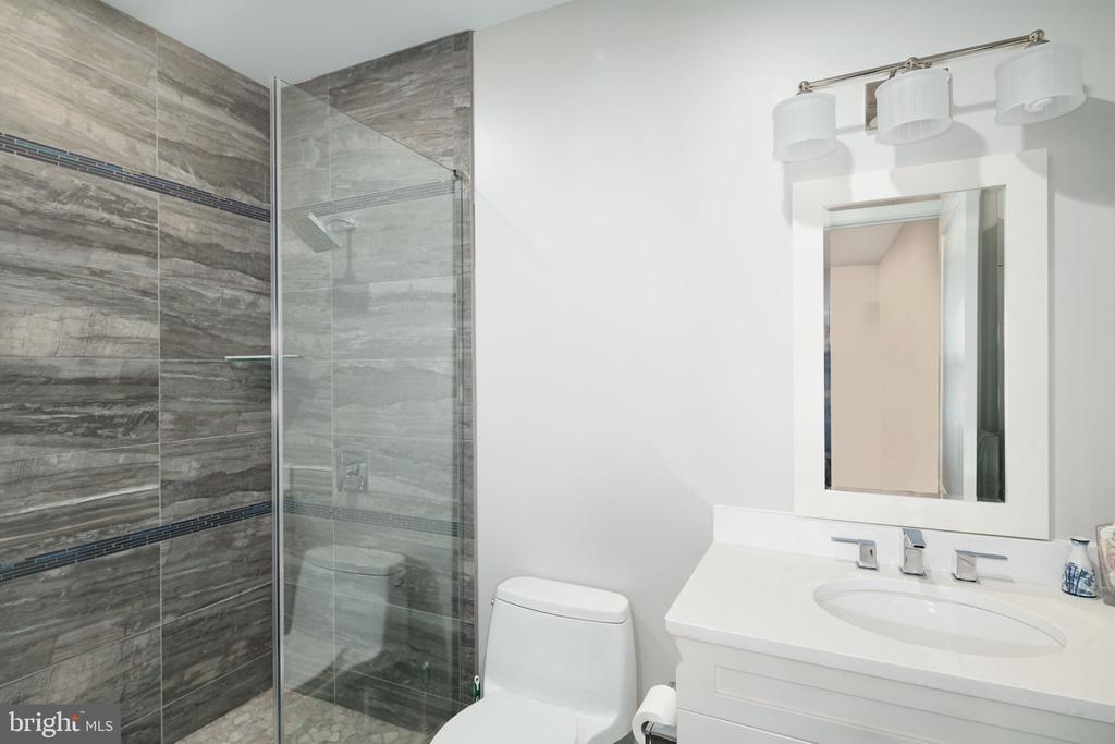 1910 SPRING GARDEN STREET Unit: 2