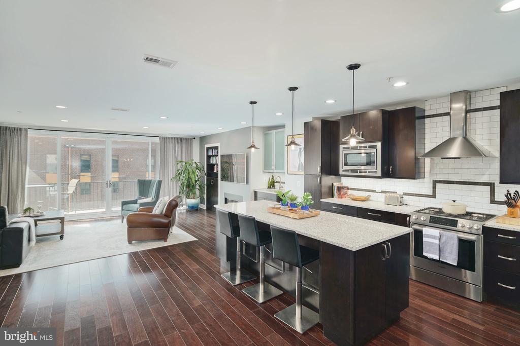 1910 SPRING GARDEN STREET Unit: 2