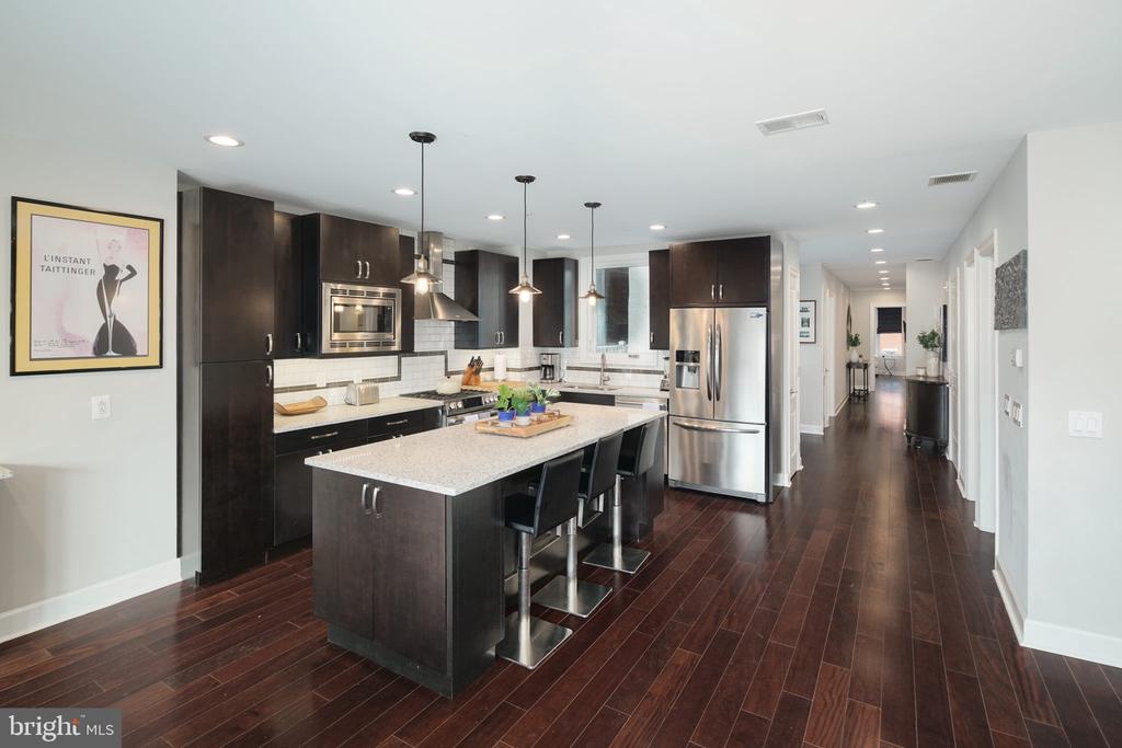 1910 SPRING GARDEN STREET Unit: 2