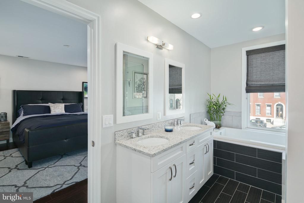 1910 SPRING GARDEN STREET Unit: 2