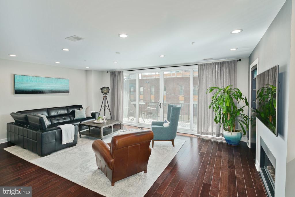 1910 SPRING GARDEN STREET Unit: 2