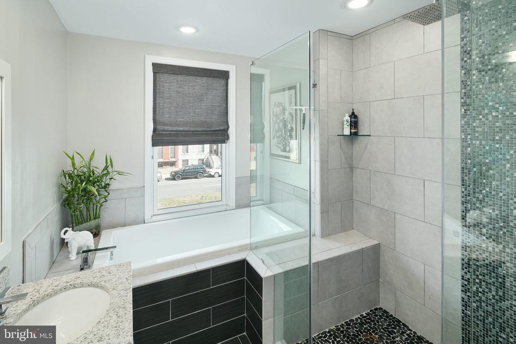1910 SPRING GARDEN STREET Unit: 2