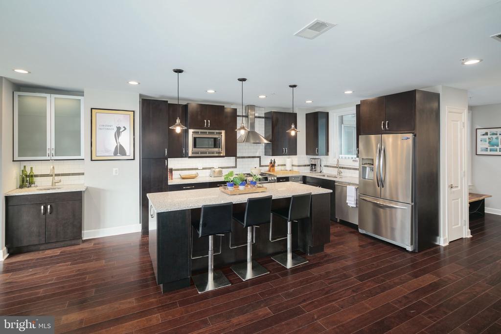 1910 SPRING GARDEN STREET Unit: 2