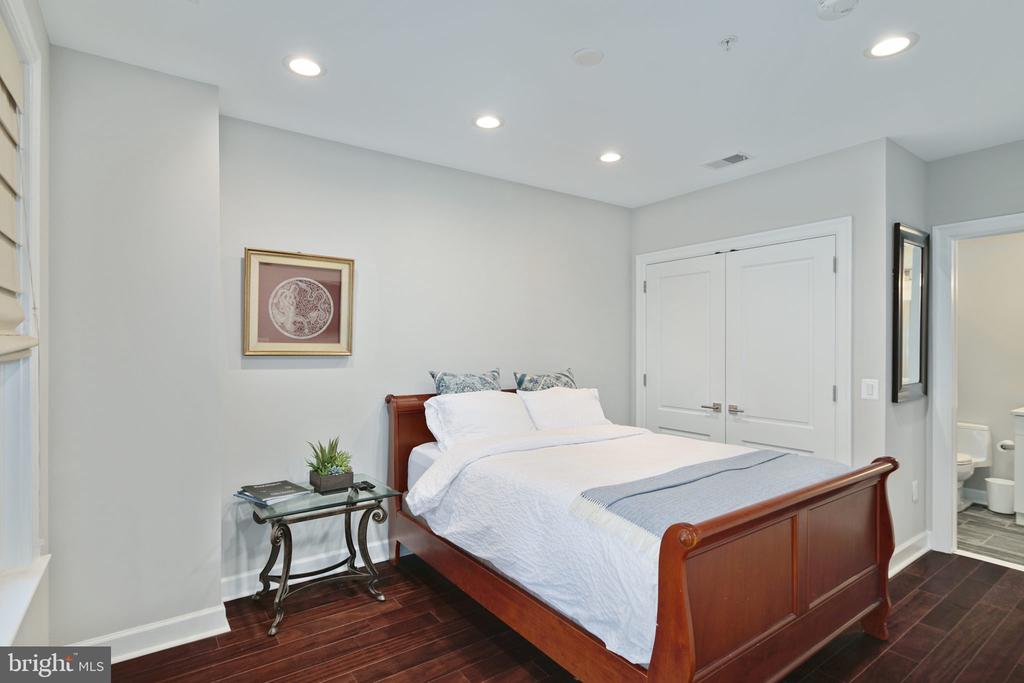 1910 SPRING GARDEN STREET Unit: 2