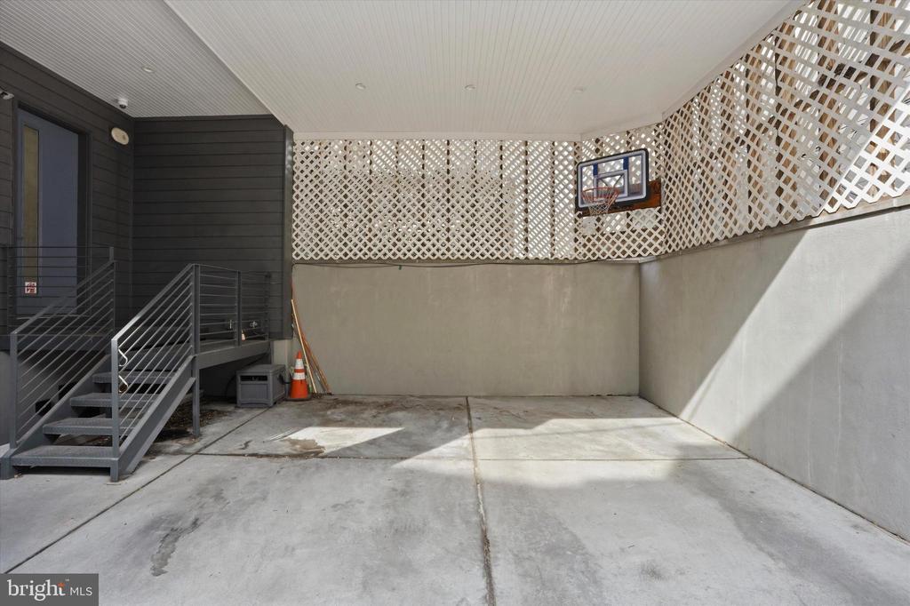 741 S 15TH STREET