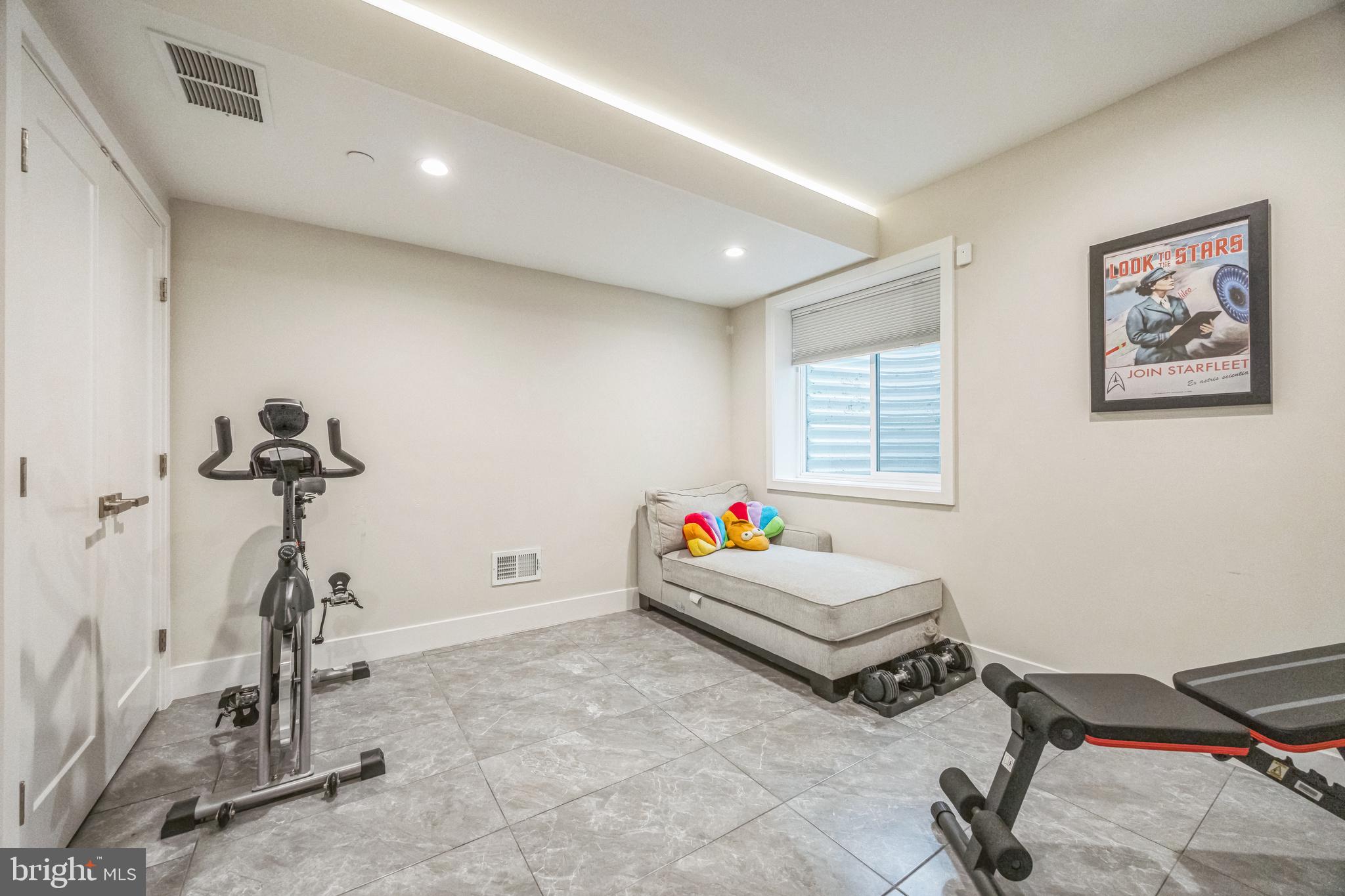 1752 N BAILEY STREET