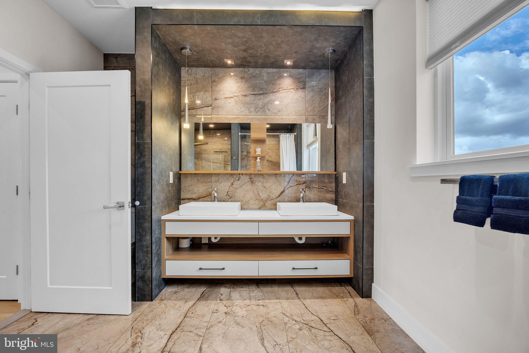 1752 N BAILEY STREET