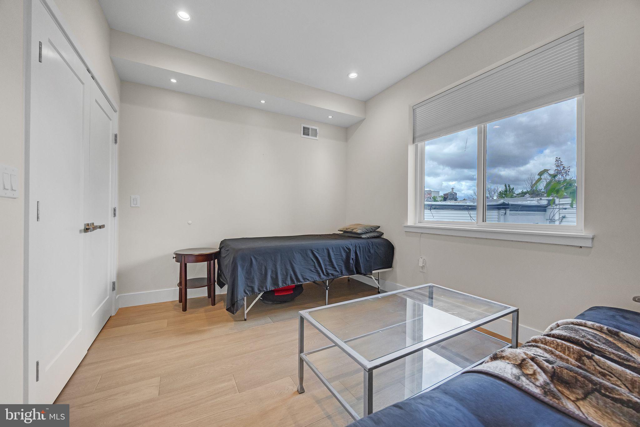 1752 N BAILEY STREET