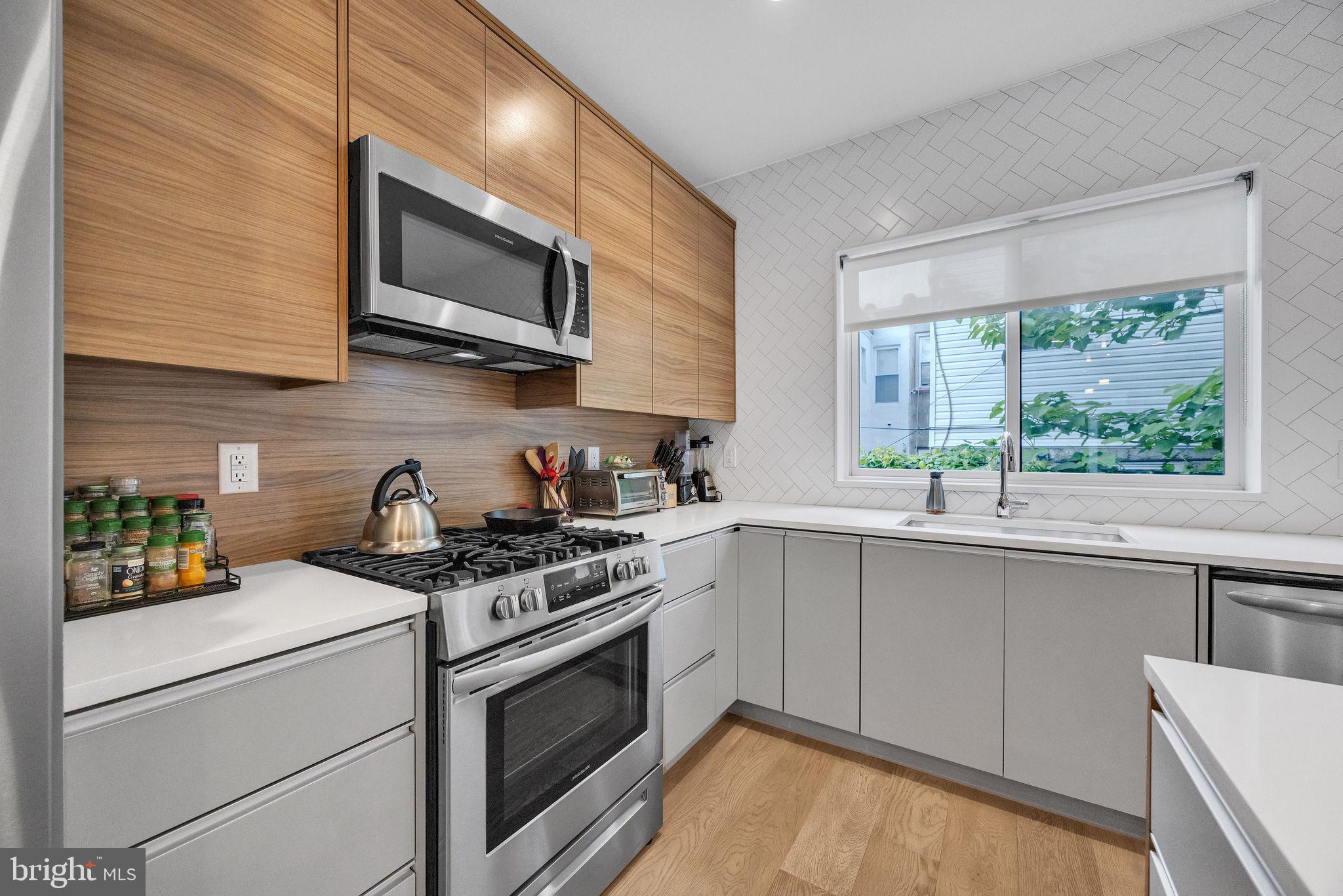 1752 N BAILEY STREET