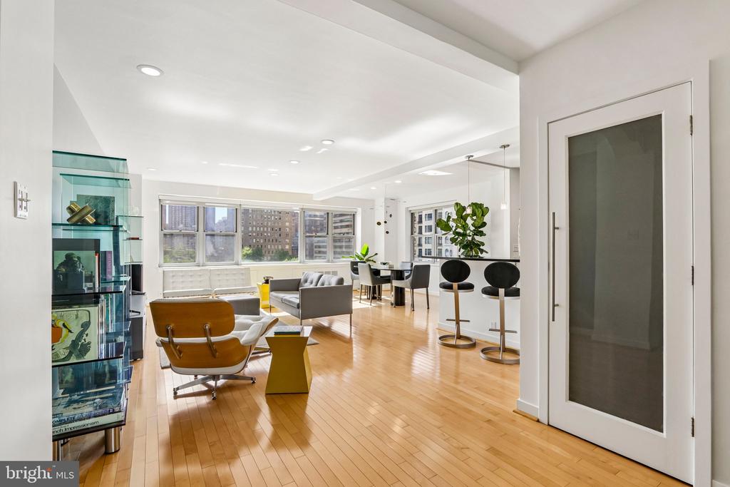 220 W RITTENHOUSE SQUARE Unit: 10C