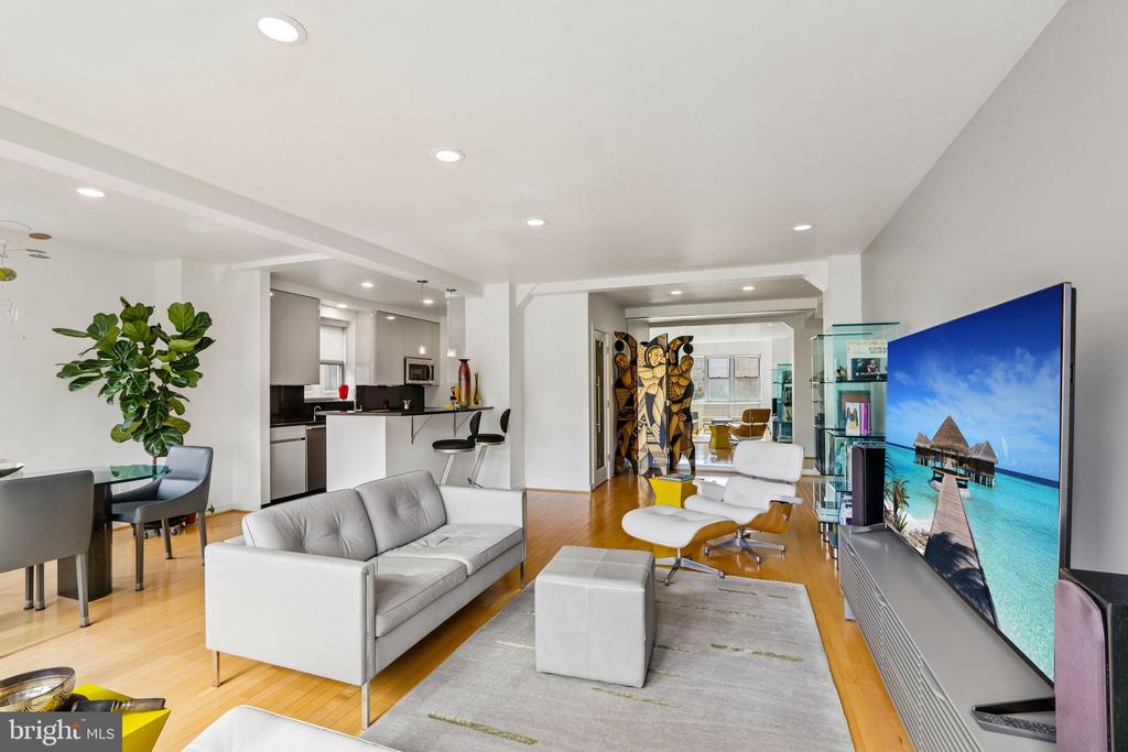 220 W RITTENHOUSE SQUARE Unit: 10C
