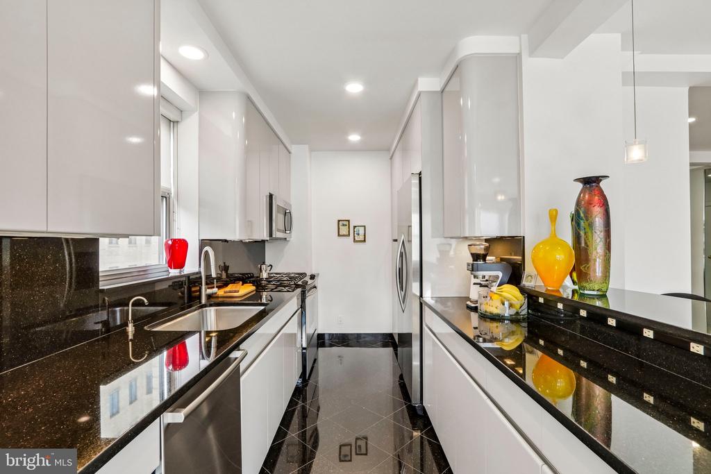 220 W RITTENHOUSE SQUARE Unit: 10C