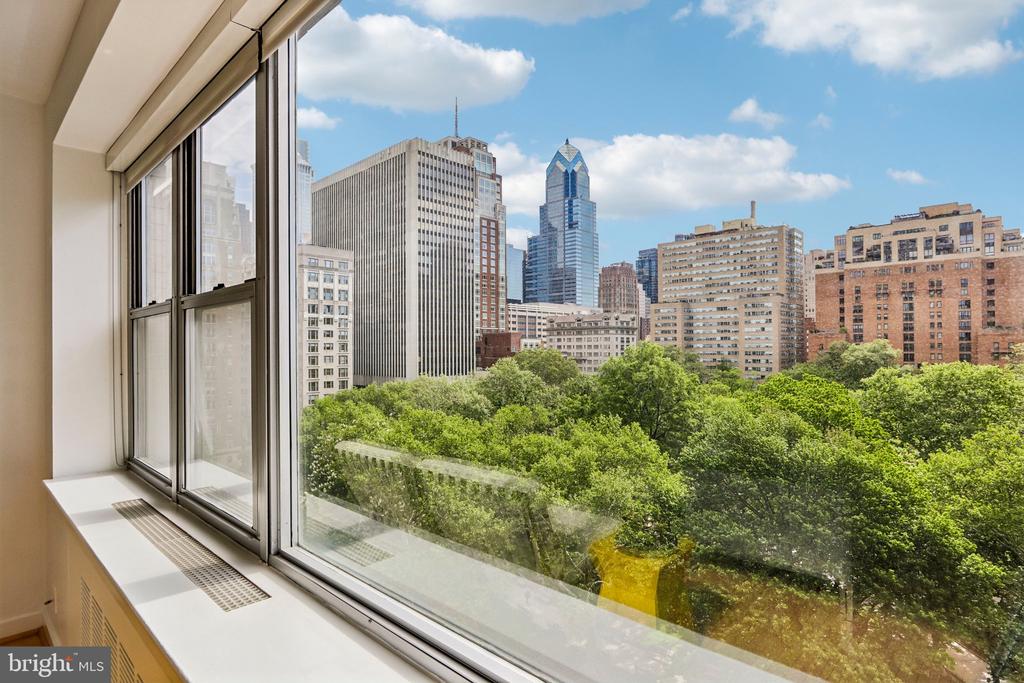 220 W RITTENHOUSE SQUARE Unit: 10C