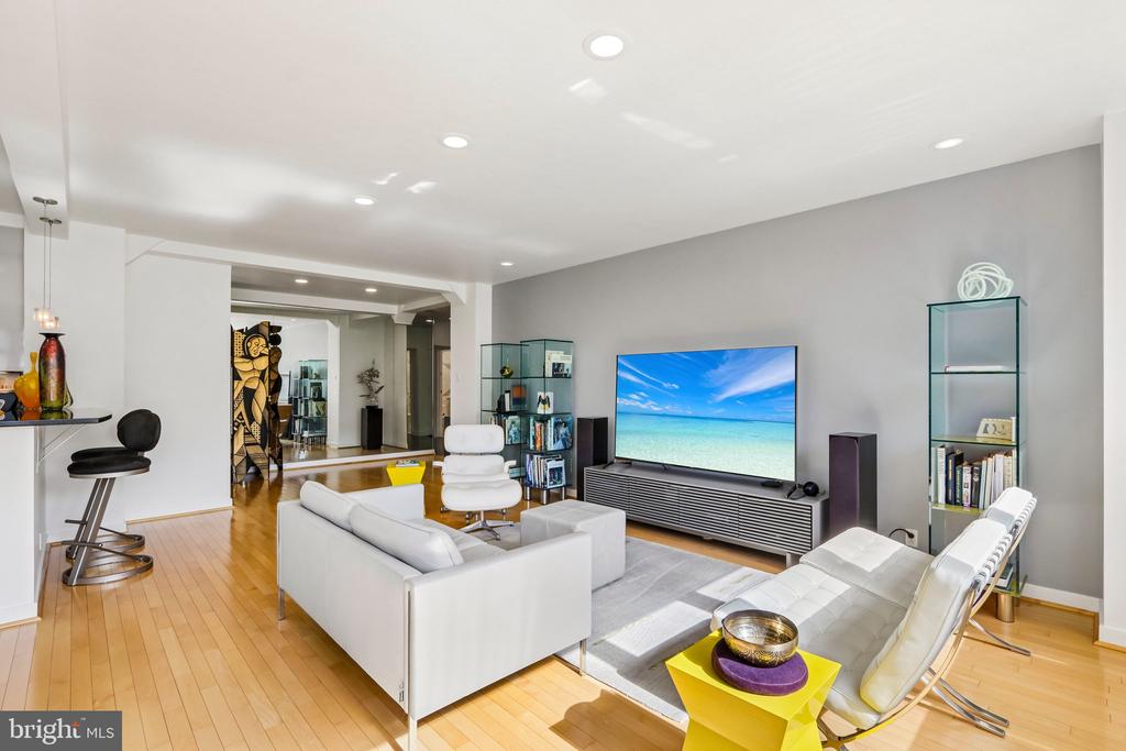220 W RITTENHOUSE SQUARE Unit: 10C
