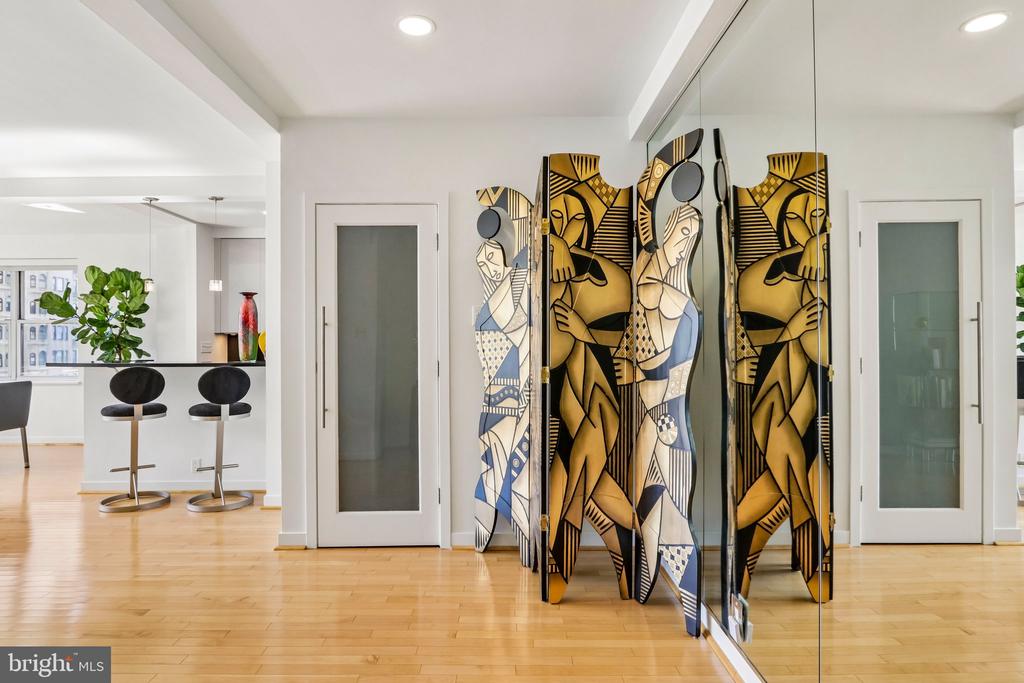220 W RITTENHOUSE SQUARE Unit: 10C