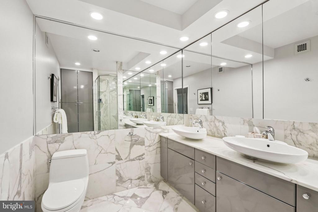 220 W RITTENHOUSE SQUARE Unit: 10C