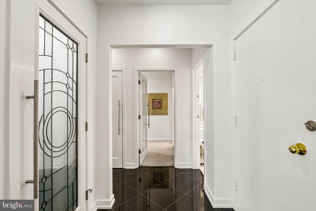 220 W RITTENHOUSE SQUARE Unit: 10C